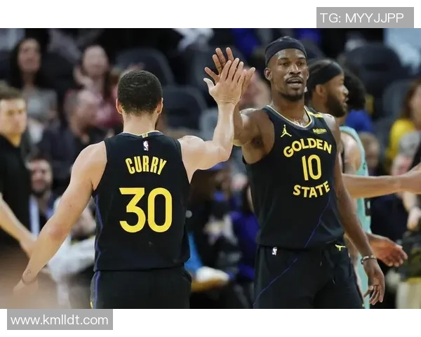 勇士与马刺西部决赛第二场激战回顾与精彩瞬间分析 勇士与马刺西部决赛第二场激战回顾与精彩瞬间分析