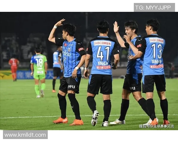 广岛三箭迎战中央海岸展现足球魅力争夺胜利荣耀之战 广岛三箭迎战中央海岸展现足球魅力争夺胜利荣耀之战